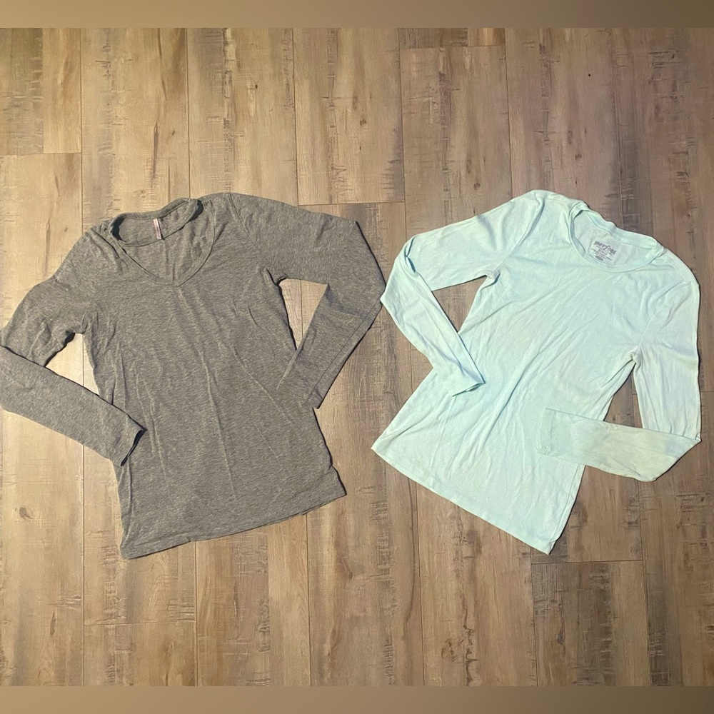 Bundle of two long sleeves shirts